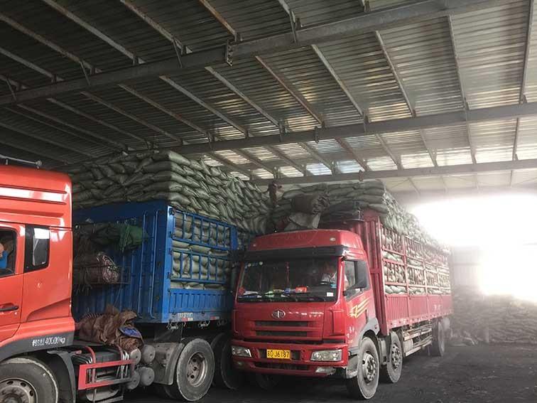 碳化稻壳生产厂家-山西客户发货现场