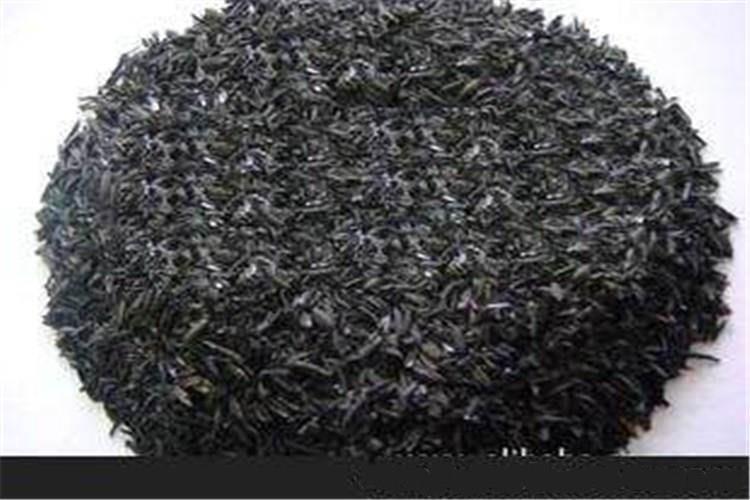 碳化稻壳易受虫害感染，危害储藏中稻壳的害虫主要有：玉米象、米象、谷蠢、麦蛾、赤拟谷盗和锯谷盗等